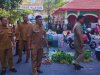 Penertiban dan pembinaan kepada para pedagang oprokan