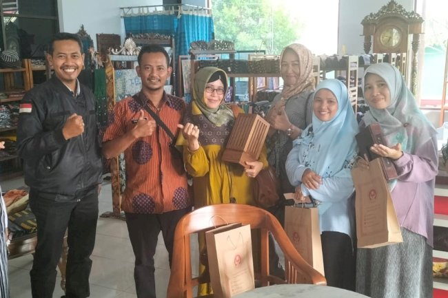 Penerimaan Tamu dari Pemerintah Kabupaten Berau di Dekranasda Klaten.