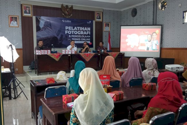 Pelatihan Fotografi dan Pengelolaan Bisnis Online