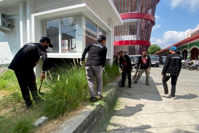Kegiatan Kerja Bakti Pembersihan Lingkungan Pasar Gedhe Klaten
