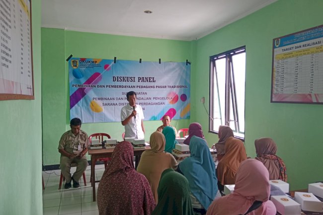 Diskusi Panel Pembinaan dan Pemberdayaan Pedagang Pasar Tradisional
