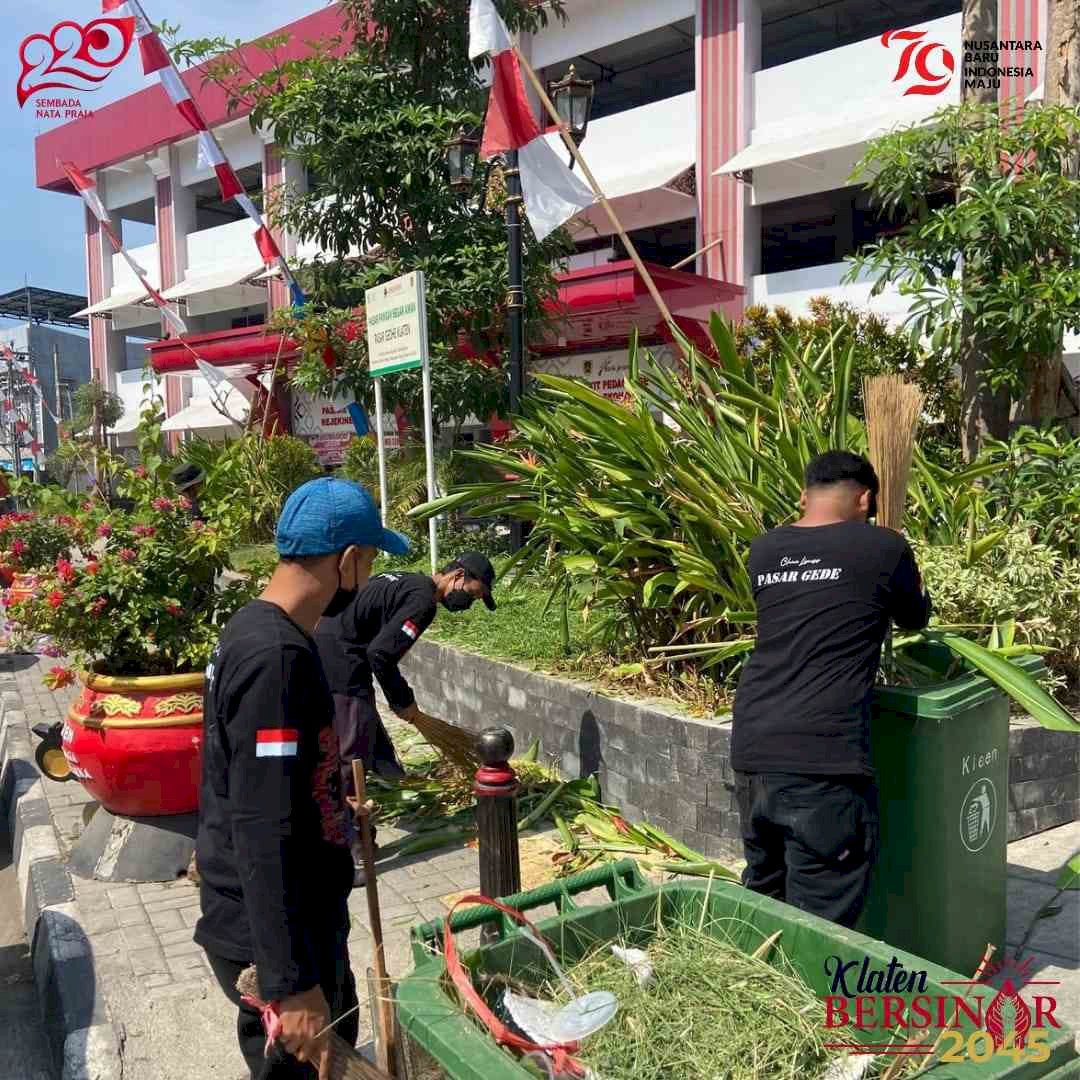 Kegiatan Jum'at Bersih di Pasar Gedhe Klaten