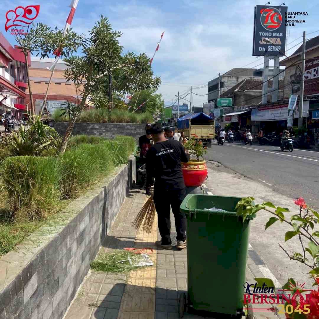 Kegiatan Jum'at Bersih di Pasar Gedhe Klaten