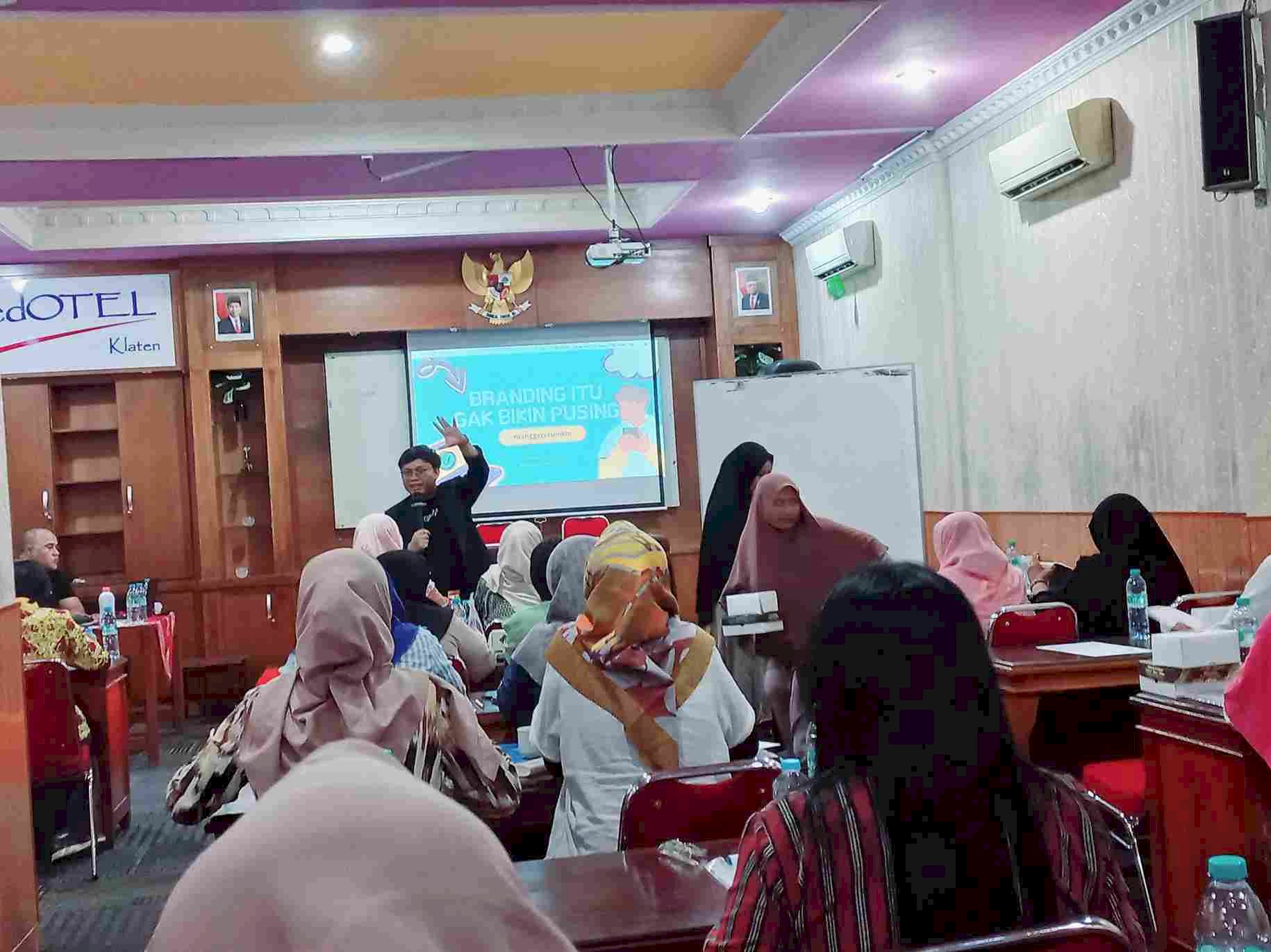 Pelatihan Pengadaan Barang Jasa dan Digital Marketing