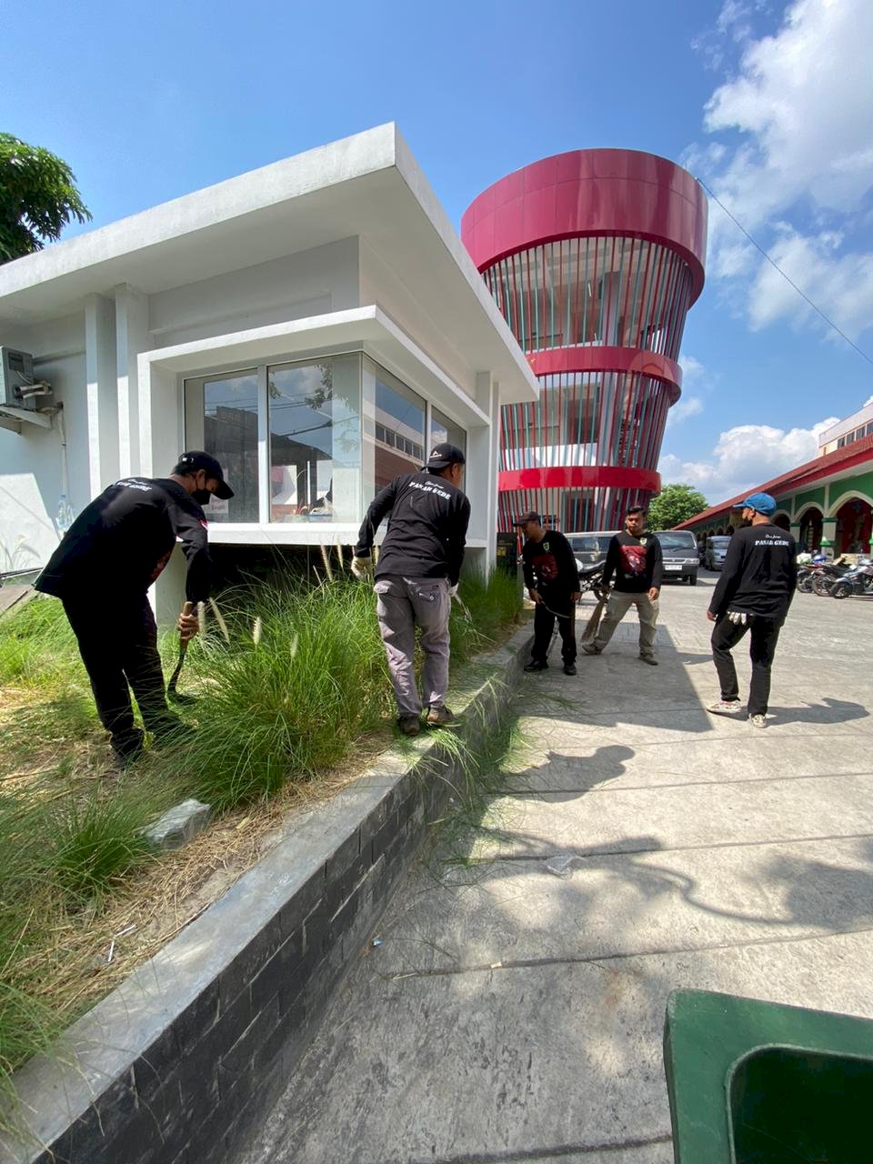 Kegiatan Kerja Bakti Pembersihan Lingkungan Pasar Gedhe Klaten