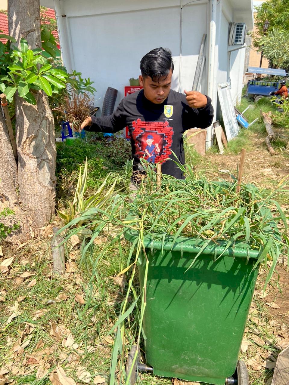 Kegiatan Kerja Bakti Pembersihan Lingkungan Pasar Gedhe Klaten