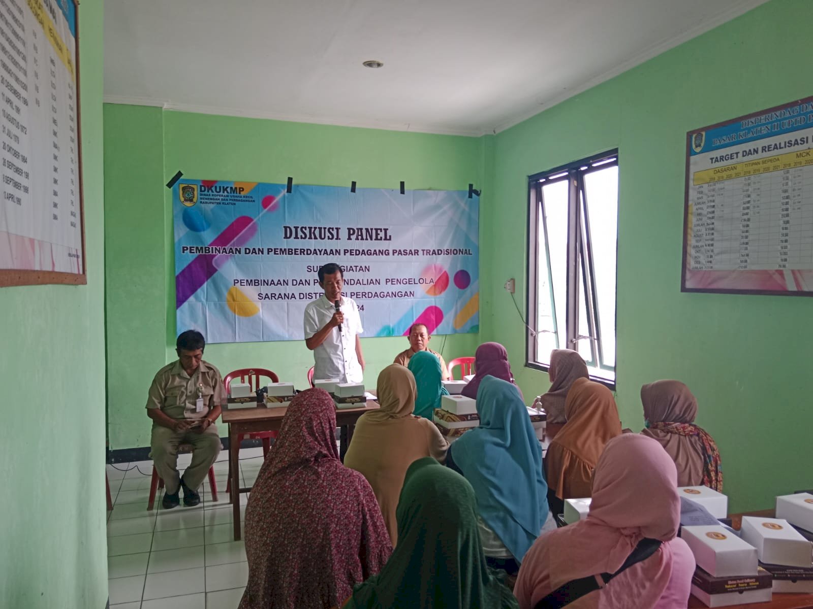 Diskusi Panel Pembinaan dan Pemberdayaan Pedagang Pasar Tradisional