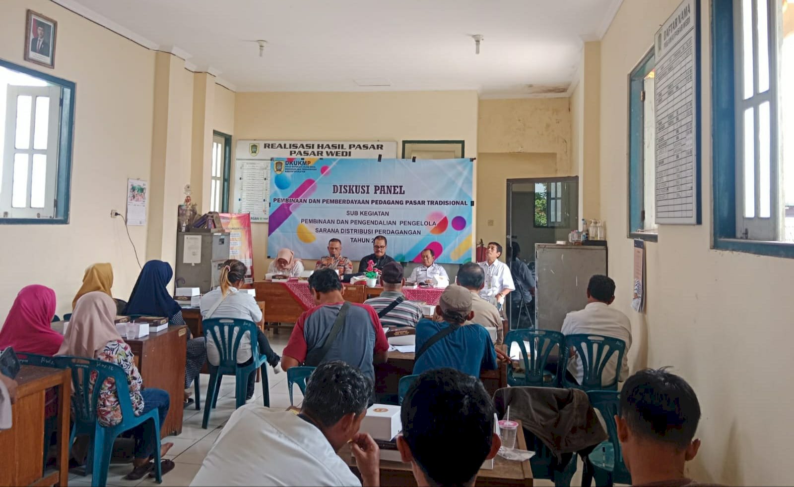 Diskusi Panel Pembinaan dan Pemberdayaan Pedagang Pasar Tradisional