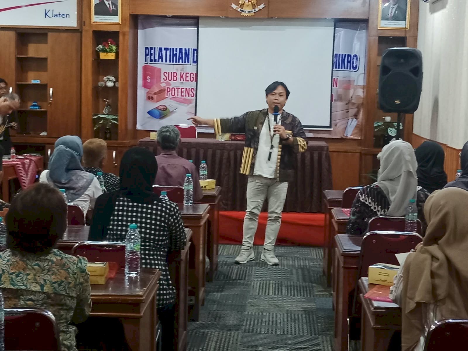 Pelatihan Desain Kemasan bagi Usaha Mikro